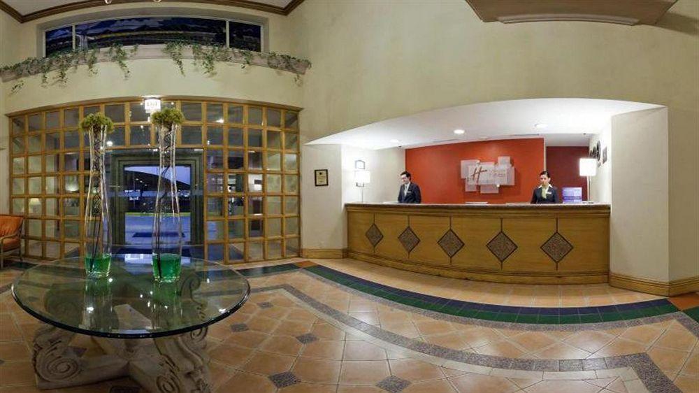 ホリデイ イン エキスプレス トレオン Torreón エクステリア 写真
